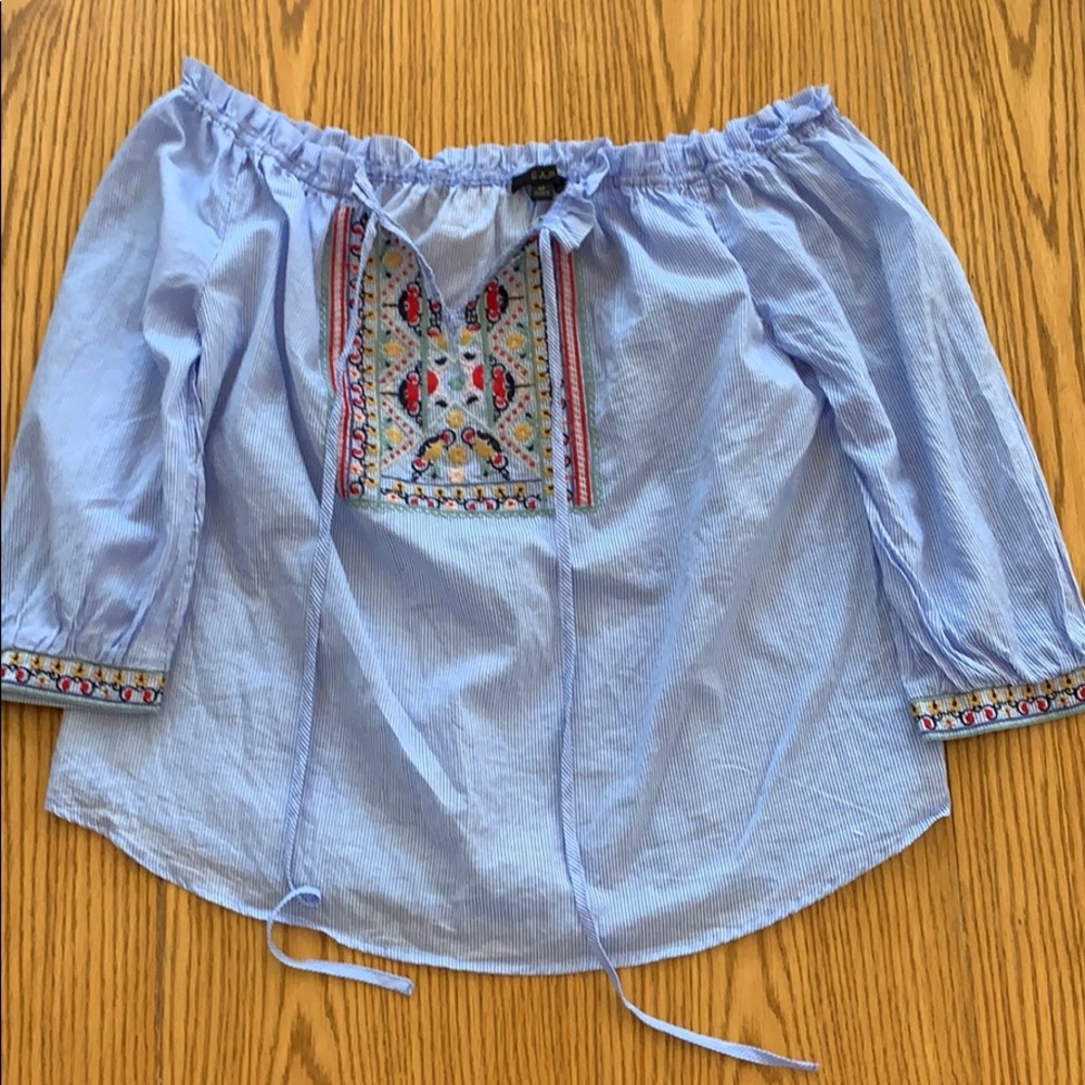 E (hanger) M Striped Top